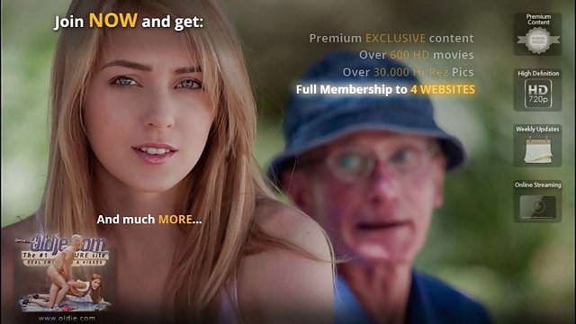 Madre cachonda le come la polla a su hijo y se va a masturbarse