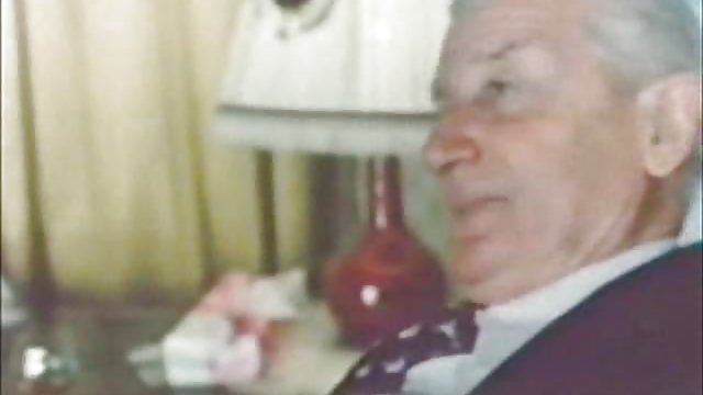 Española gordita folla duro y su novio se la mete por el culo