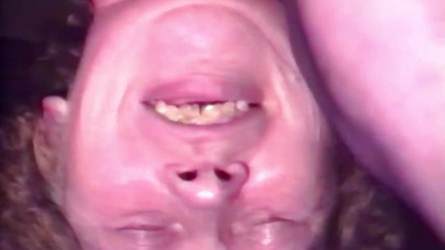 Colegiala asiática follada a cuatro patas por su novio blanco