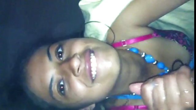 Espía a su madre y la pone tan caliente que se lo folla