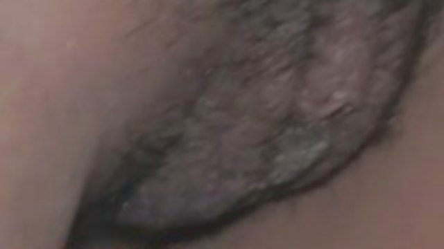 Graba a su hermana follando y se la mete también