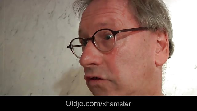 Jovencita española muy puta graba su primer vídeo amateur