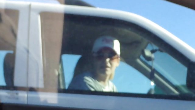 Padre e hijo se follan a la vez a la misma cerda española